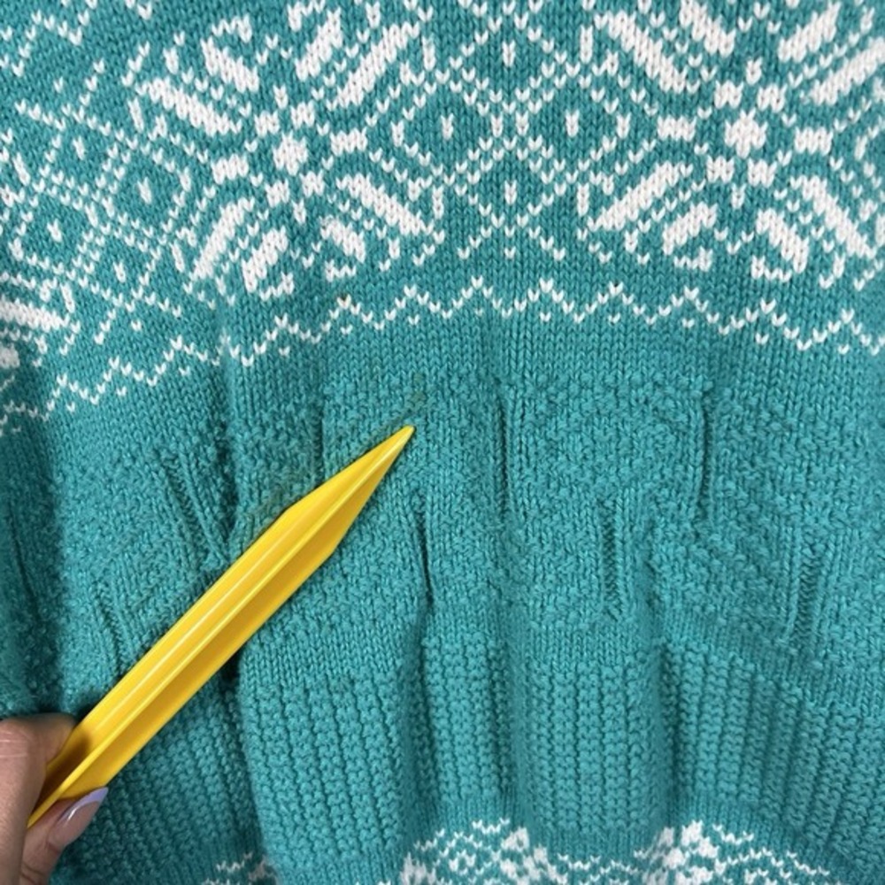 Vintage Saks Fifth Av Teal Sweater Made In Italy XL White Snowflake Pattern - Picture 9 of 15